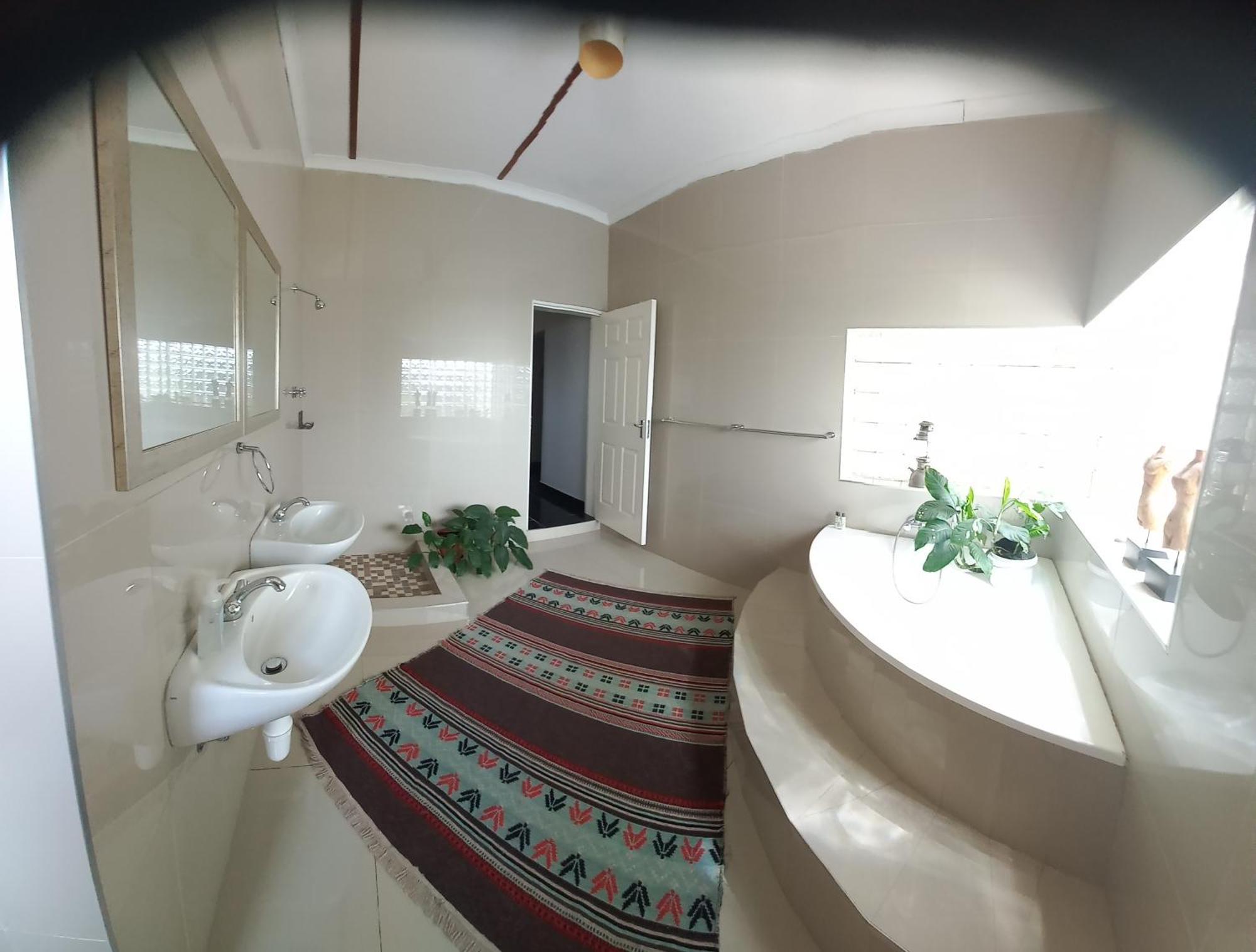 Urban Farm Haus Guesthouse Рунду Номер фото